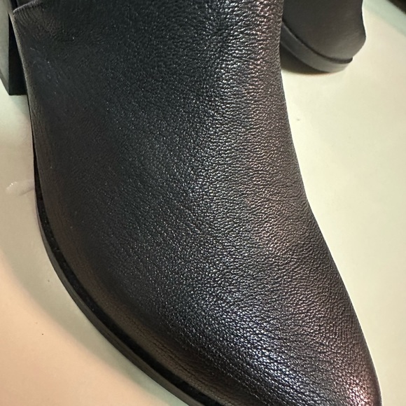 Black Internationally clogs with strap - Picture 3 of 6